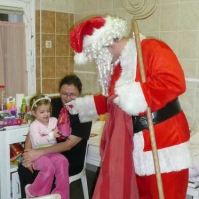 DE OEC Gyermekklinika kis betegeit ajándékozta meg a Mikulás a Malompark bevásárlóközpont és az alapítvány ajándékaival - adó, 1%, alapítvány, támogatás