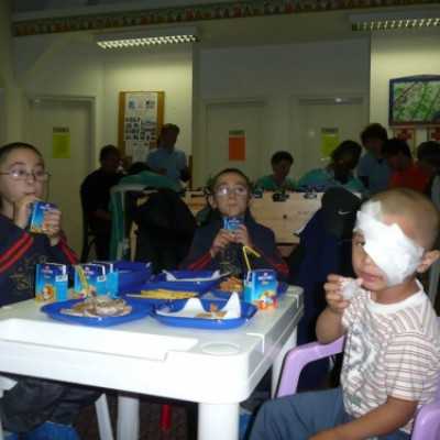 DE OEC Gyermekklinikán 2010. november 09-én tartott kézművesfoglalkozás - adó, 1%, alapítvány, támogatás