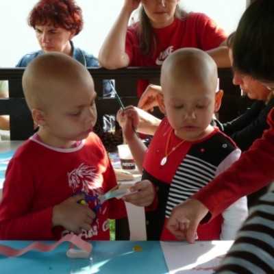 Debrecenben kezelt gyermekek kirándulása Bakonyszücsre és Pénzesgyõrbe - adó, 1%, alapítvány, támogatás