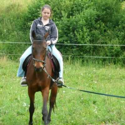 Debrecenben kezelt gyermekek kirándulása Bakonyszücsre és Pénzesgyõrbe - adó, 1%, alapítvány, támogatás