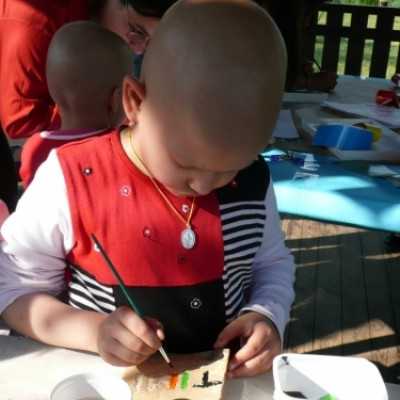 Debrecenben kezelt gyermekek kirándulása Bakonyszücsre és Pénzesgyõrbe - adó, 1%, alapítvány, támogatás