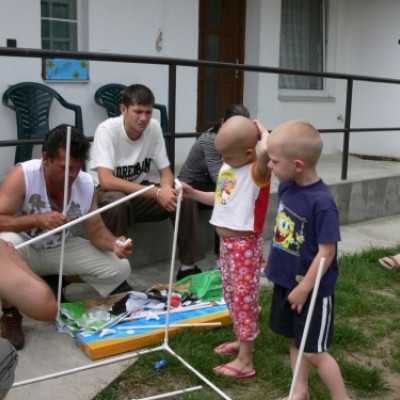 Debrecenben kezelt gyermekek kirándulása Bakonyszücsre és Pénzesgyõrbe - adó, 1%, alapítvány, támogatás