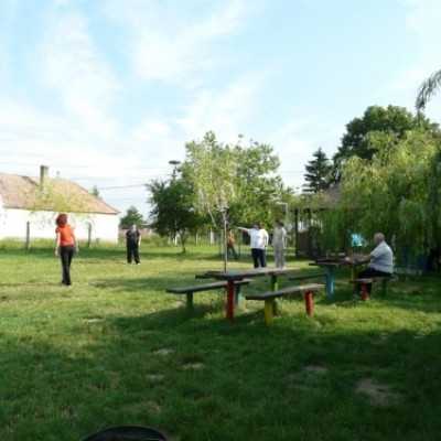 Debrecenben kezelt gyermekek kirándulása Bakonyszücsre és Pénzesgyõrbe - adó, 1%, alapítvány, támogatás