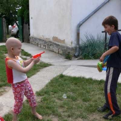 Debrecenben kezelt gyermekek kirándulása Bakonyszücsre és Pénzesgyõrbe - adó, 1%, alapítvány, támogatás