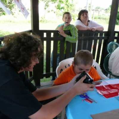 Debrecenben kezelt gyermekek kirándulása Bakonyszücsre és Pénzesgyõrbe - adó, 1%, alapítvány, támogatás