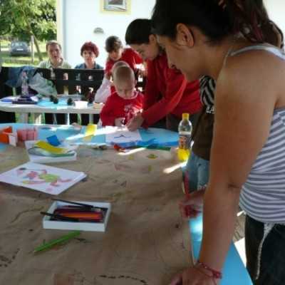 Debrecenben kezelt gyermekek kirándulása Bakonyszücsre és Pénzesgyõrbe - adó, 1%, alapítvány, támogatás