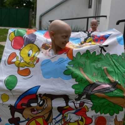 Debrecenben kezelt gyermekek kirándulása Bakonyszücsre és Pénzesgyõrbe - adó, 1%, alapítvány, támogatás