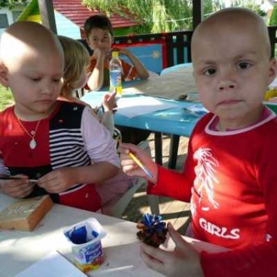 Debrecenben kezelt gyermekek kirándulása Bakonyszücsre és Pénzesgyõrbe - adó, 1%, alapítvány, támogatás