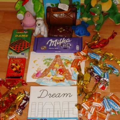 Érkeznek a „cipősdoboznyi szeretet” ajándékai és a csokoládék 2016 - alapítvány, adó 1%, támogatás