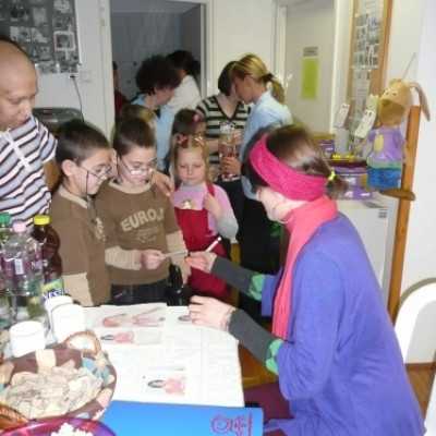 Domokos Fanni dedikál a mikulásváró ünnepségen - adó, 1%, alapítvány, támogatás