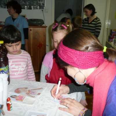 Domokos Fanni dedikál a mikulásváró ünnepségen - adó, 1%, alapítvány, támogatás