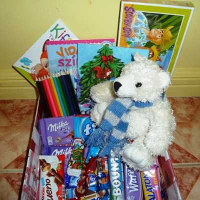 Érkeznek a „cipősdoboznyi szeretet” ajándékai és a csokoládék 2016 - alapítvány, adó 1%, támogatás
