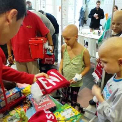 DVSC labdarugói látogatták meg a kis betegeket - alapítvány, adó 1%, támogatás