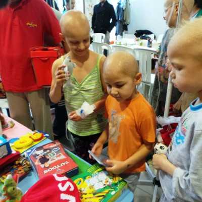 DVSC labdarugói látogatták meg a kis betegeket - alapítvány, adó 1%, támogatás