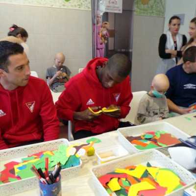 DVSC labdarugói látogatták meg a kis betegeket - adó, 1%, alapítvány, támogatás