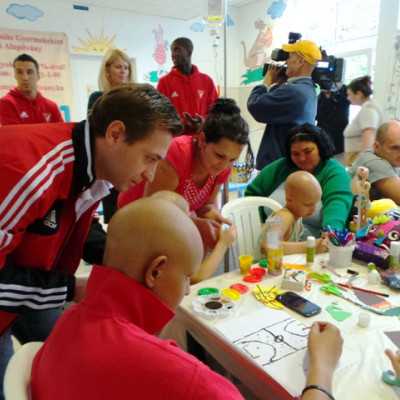 DVSC labdarugói látogatták meg a kis betegeket - adó, 1%, alapítvány, támogatás