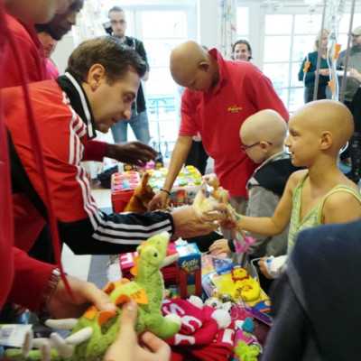 DVSC labdarugói látogatták meg a kis betegeket - alapítvány, adó 1%, támogatás