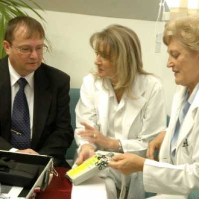 Easy View 8 csatornás mobil EEG átadása a DE OEC Gyermekgyógyszati Intézetének - adó, 1%, alapítvány, támogatás