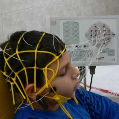 EEG készülék átadása a DE OEC Gyermekgyógyászati Intézetében - adó, 1%, alapítvány, támogatás