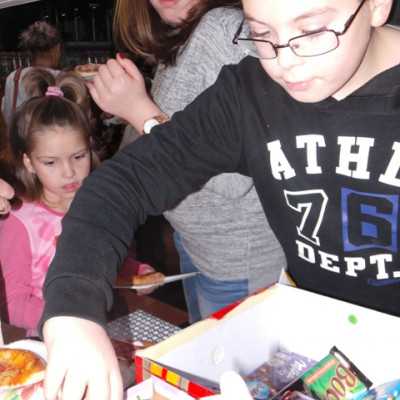 Eljutottak a beteg gyermekekhez a szeretet ajándékai - adó, 1%, alapítvány, támogatás