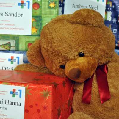 Eljutottak a beteg gyermekekhez a szeretet ajándékai - adó, 1%, alapítvány, támogatás
