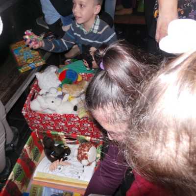 Eljutottak a beteg gyermekekhez a szeretet ajándékai - adó, 1%, alapítvány, támogatás