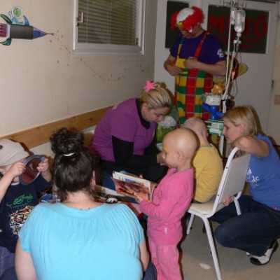 Élményterápiás kézműves foglalkozás a Madarász utcai Gyermekklinika Hematológiáján - adó, 1%, alapítvány, támogatás