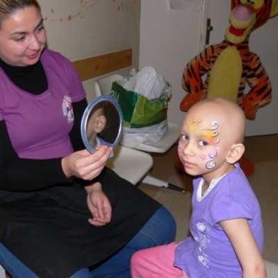 Élményterápiás kézműves foglalkozás a Madarász utcai Gyermekklinika Hematológiáján - adó, 1%, alapítvány, támogatás