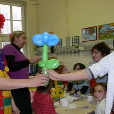 Élményterápiás kézműves foglalkozás a Madarász utcai Gyermekklinika Hematológiáján - adó, 1%, alapítvány, támogatás