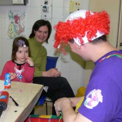 Élményterápiás kézműves foglalkozás a Madarász utcai Gyermekklinika Hematológiáján - adó, 1%, alapítvány, támogatás