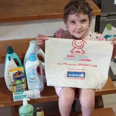 Tisztítószer csomag és új farmernadrágok átadása 20 családnak! - alapítvány, adó 1%, támogatás