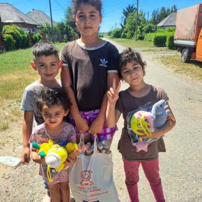 Tisztítószer csomag és új farmernadrágok átadása 20 családnak! - alapítvány, adó 1%, támogatás