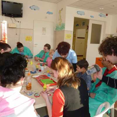 Kézműves foglalkozás Debrecenben a Gyermek Hematológián - alapítvány, adó 1%, támogatás