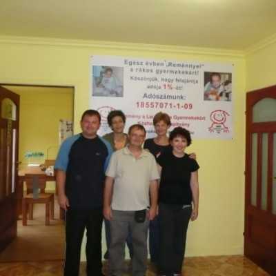 Könyvátadás a Szt. László Kórház pedagógusainak - adó, 1%, alapítvány, támogatás