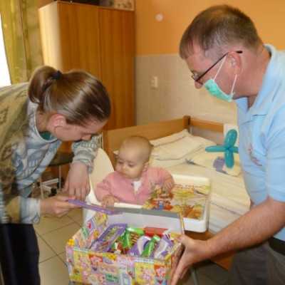 Kórházpedagógus támogatás átadás a Szegedi Gyermekklinikán - adó, 1%, alapítvány, támogatás