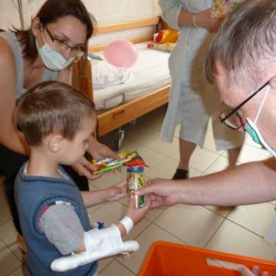 Kórházpedagógus támogatás átadás a Szegedi Gyermekklinikán - adó, 1%, alapítvány, támogatás