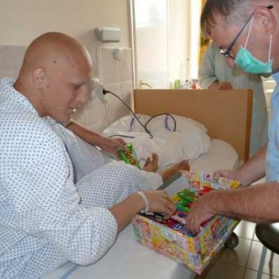 Kórházpedagógus támogatás átadás a Szegedi Gyermekklinikán - adó, 1%, alapítvány, támogatás