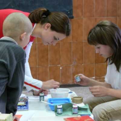 "Kreatív kezek" foglalkozássorozat a DE OEC gyermekhematológián - adó, 1%, alapítvány, támogatás