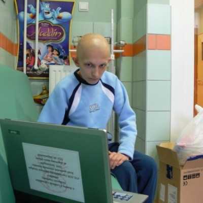 Laptop ajándékozása karácsonyra a Pécsi Egyetem gyermekhematológiájára - adó, 1%, alapítvány, támogatás