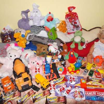 Érkeznek a „cipős doboznyi szeretet” ajándékai és a csokoládék 2015 - alapítvány, adó 1%, támogatás