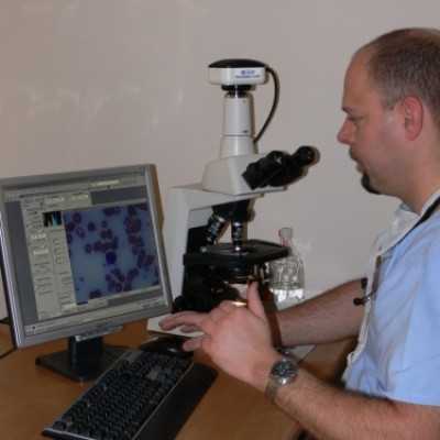 Mikroszkóp feltét átadása a Szt. István és Szt. László Kórházba - adó, 1%, alapítvány, támogatás