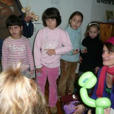 Mikulásváró ünnepség a hematológiai osztályon Domokos Fannival az X-faktor döntõsével - adó, 1%, alapítvány, támogatás