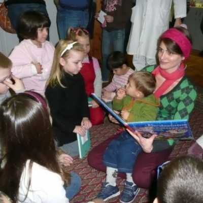 Mikulásváró ünnepség a hematológiai osztályon Domokos Fannival az X-faktor döntõsével - adó, 1%, alapítvány, támogatás