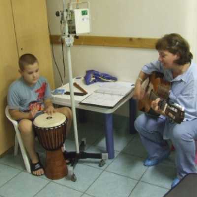 Onkológiai Koncertek a DE OEC Gyermekgyógyázait Intézetének gyermekhematológiáján (2007-2008) - adó, 1%, alapítvány, támogatás