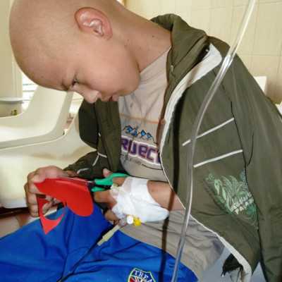 Piros szívecskéket készítettünk a beteg gyermekekkel - alapítvány, adó 1%, támogatás