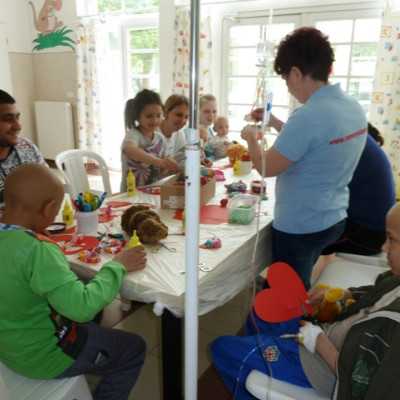 Piros szívecskéket készítettünk a beteg gyermekekkel - alapítvány, adó 1%, támogatás