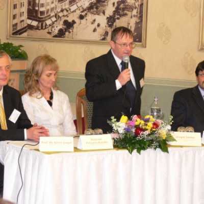 Segítõ Szakemberek IV. Országos Konferenciája - adó, 1%, alapítvány, támogatás