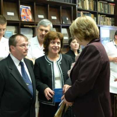 SOTE Gyermekorthopédia 4,7 M Ft műszer átadás - adó, 1%, alapítvány, támogatás