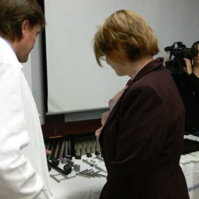 SOTE Gyermekorthopédia 4,7 M Ft műszer átadás - adó, 1%, alapítvány, támogatás