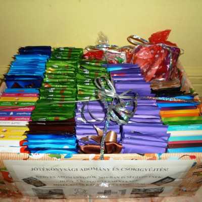 Érkeznek a „cipősdoboznyi szeretet” ajándékai és a csokoládék 2016 - alapítvány, adó 1%, támogatás